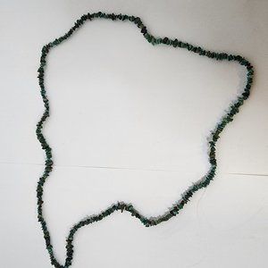 string of medium green chips (possibly jade) 34"  x1/8"